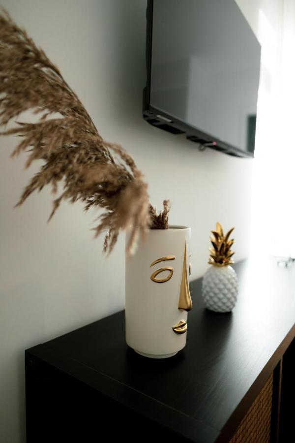 Gold Apartment Ferrel I Esterno foto